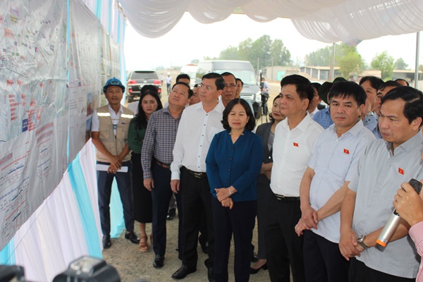 Đoàn Giám sát Quốc hội kiểm tra tại công trường thi công dự án cao tốc Biên Hòa - Vũng Tàu thành phần 3