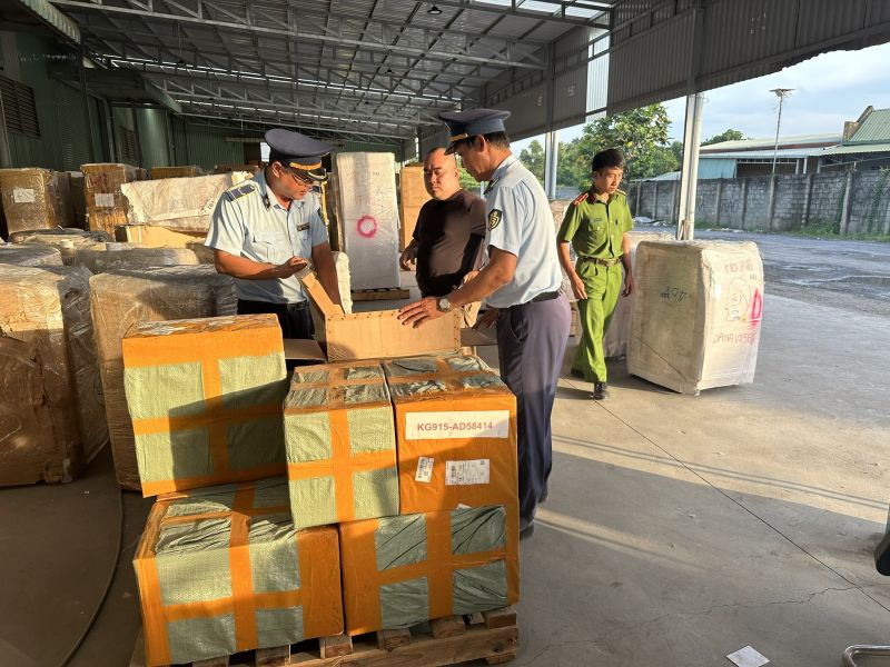 Cố ý tàng trữ hàng hóa nhập lậu, một doanh nghiệp bị xử phạt 270 triệu đồng