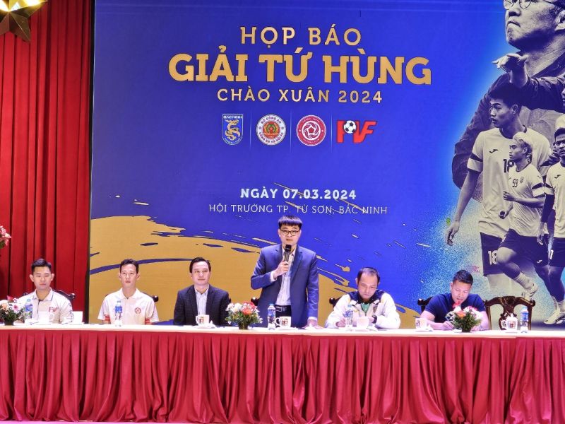 Phó Giám đốc Sở Văn hoá, Thể thao và Du lịch Nguyễn Văn Ảnh phát biểu tại buổi họp báo.
