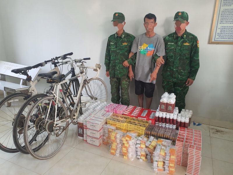 Bắt giữ đối tượng vận chuyển số lượng lớn hàng hóa không rõ nguồn gốc