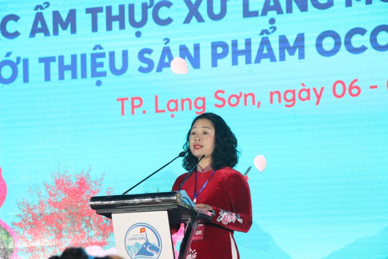 Phó Chủ tịch UBND thành phố Lạng Sơn Nguyễn Thị Hồng Vân phát biểu khai mạc chương trình