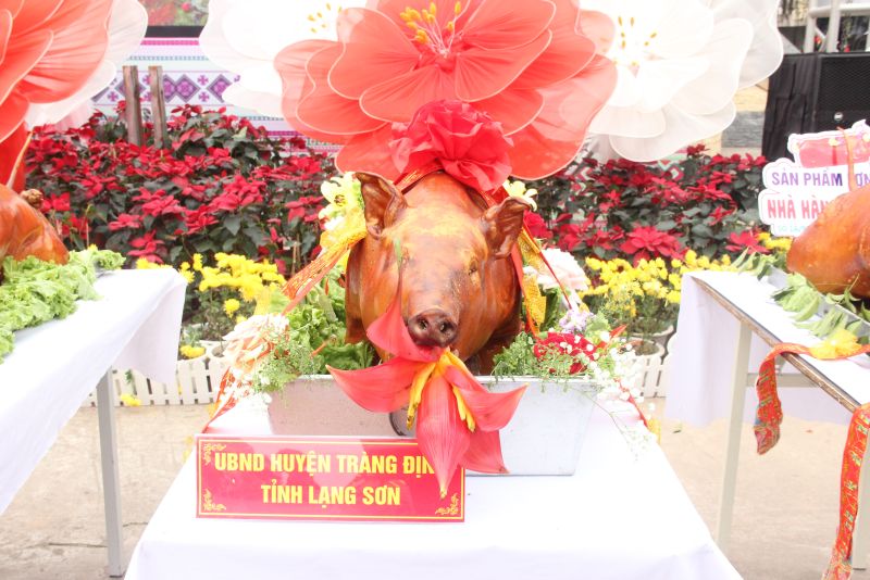Giải nhất phần thi lợn quay của UBND huyện Tràng Định, tỉnh Lạng Sơn