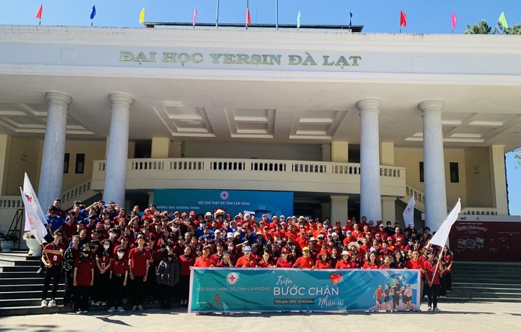 Đông đảo sinh viên, hội viên, tình nguyện viên Chữ thập đỏ tỉnh Lâm Đồng tham gia lễ phát động hưởng ứng Chiến dịch 
