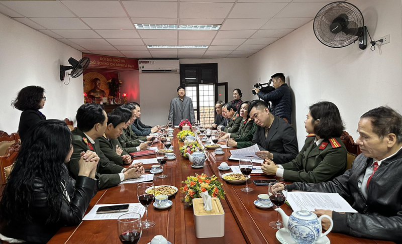 Thiếu tướng Vũ Hùng Vương, Phó Chủ tịch thường trực Hội cựu Công an nhân dân phát biểu tại buổi họp mặt.