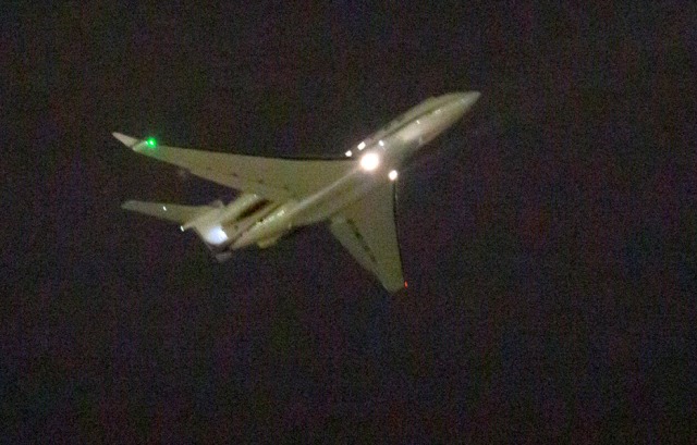Chuyên cơ Gulfstream G650ER chở tỉ phú Bill Gates rời sân bay Đà Nẵng lúc 21 giờ 22 ngày 7-3