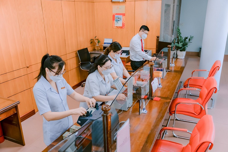 Những nữ cán bộ Agribank làm công tác ngân quỹ là những bông hoa đẹp về sự cần mẫn, lòng trung thực, tính liêm khiết