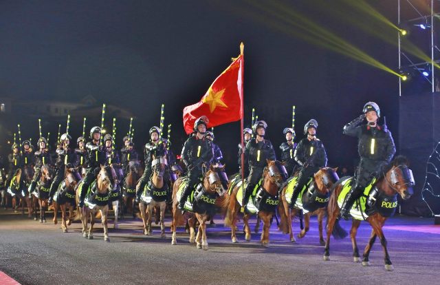 Màn biểu diễn của Đoàn Cảnh sát cơ động Kỵ binh, Bộ Tư lệnh Cảnh sát cơ động.