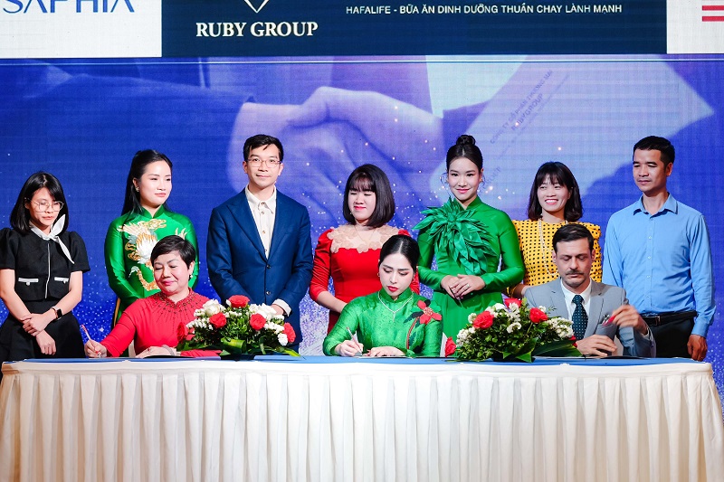 Ký kết hợp tác giữa Ruby Group và Kiềm Saphia Pharma