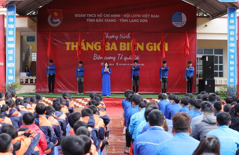 Quang cảnh chương trình Tháng Ba biên giới