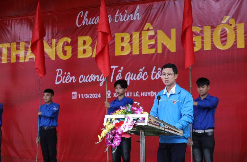 Bí thư Tỉnh đoàn, Chủ tịch Hội LHTN Việt Nam tỉnh Bắc Giang Thân Trung Kiên phát biểu tại Chương trình