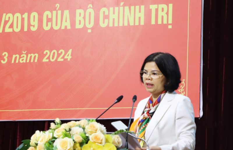 Chủ tịch UBND tỉnh Bắc Ninh Nguyễn Hương Giang điều hành thảo luận Chủ tịch UBND tỉnh Bắc Ninh Nguyễn Hương Giang điều hành thảo luận