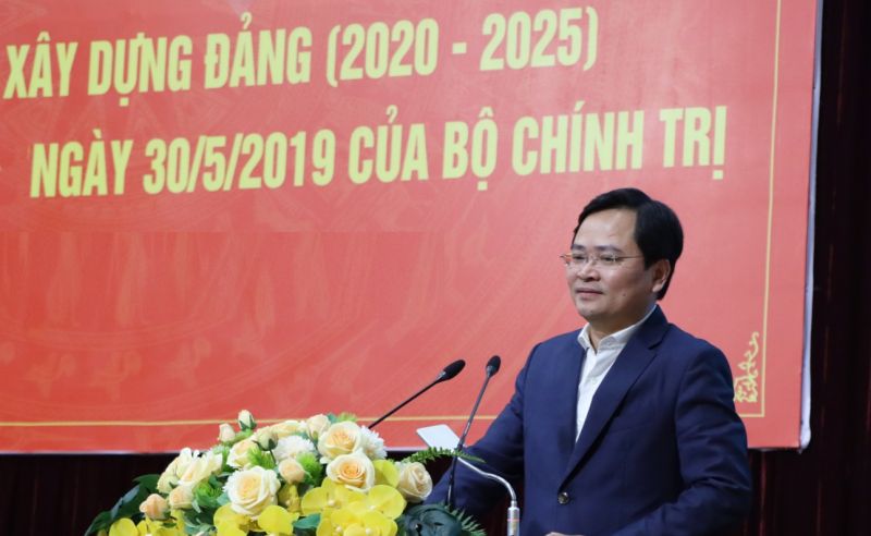 Bí thư Tỉnh ủy Bắc Ninh Nguyễn Anh Tuấn phát biểu tại hội nghị Bí thư Tỉnh ủy Bắc Ninh Nguyễn Anh Tuấn phát biểu tại hội nghị