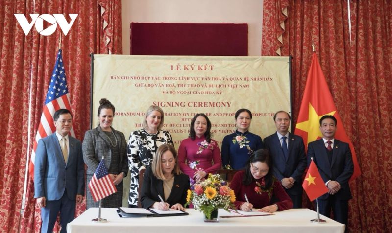 Lễ ký Bản ghi nhớ hợp tác văn hóa và quan hệ Nhân dân giữa Bộ Văn hóa, Thể thao và Du lịch Việt Nam và Bộ Ngoại giao Hoa Kỳ