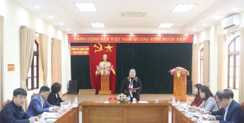 Trưởng Ban Dân vận Tỉnh ủy Lạng Sơn Giáp Thị Bắc phát biểu tại cuộc họp