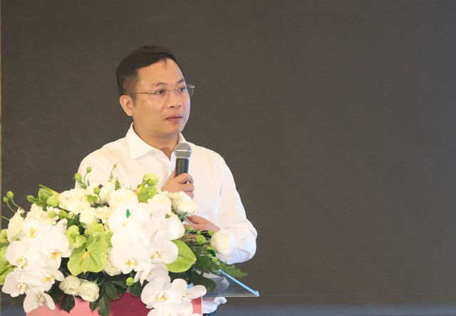 Nhà báo Nguyễn Hồng Sâm, Tổng Giám đốc Cổng TTĐT Chính phủ, Tổng Biên tập Báo điện tử Chính phủ trình bày tham luận tại Diễn đàn - Ảnh: VGP/Vũ Phong Nhà báo Nguyễn Hồng Sâm, Tổng Giám đốc Cổng TTĐT Chính phủ, Tổng Biên tập Báo điện tử Chính phủ trình bày tham luận tại Diễn đàn - Ảnh: VGP/Vũ Phong