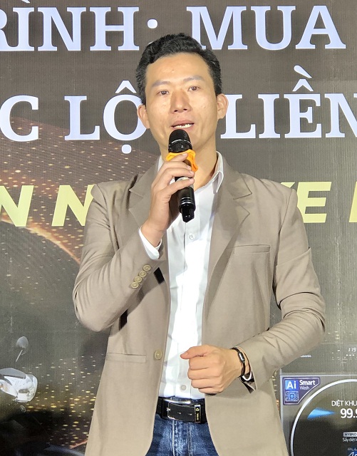 Ông Nguyễn Trịnh Anh Việt nói lời tri ân khách hàng. Ảnh: Viết Hièn