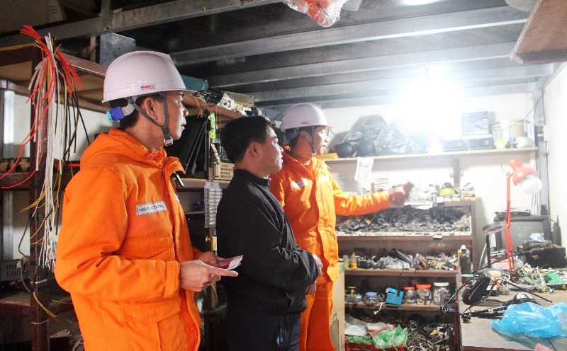 PC Lạng Sơn tư vấn cho khách hàng các biện pháp sửu dụng điện an toàn, tiết kiệm