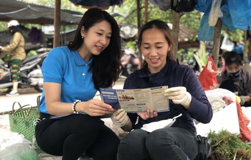 Thanh niên Bưu điện Việt Nam ra quân tư vấn BHXH, BHYT cho người dân