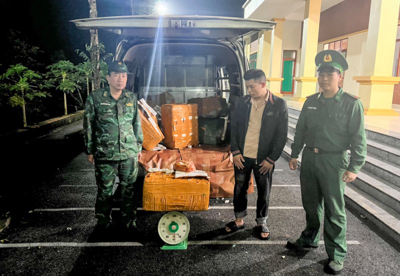 Đồn Biên phòng Pò Hèn bắt giữ 500kg thực phẩm không rõ nguồn gốc xuất xứ
