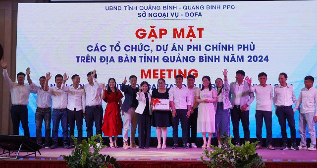 Sở Ngoại vụ tổ chức chương trình team building với sự tham gia của đông đảo NLĐ ở các tổ chức, dự án PCNPN đang hoạt động trên địa bàn tỉnh.