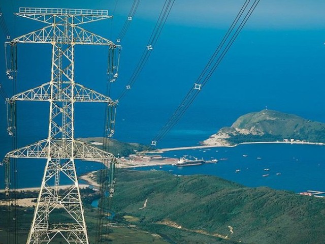 Đường dây 500 kV Quảng Trạch – Dốc Sỏi trên địa phận Quảng Bình đã hoàn thành.