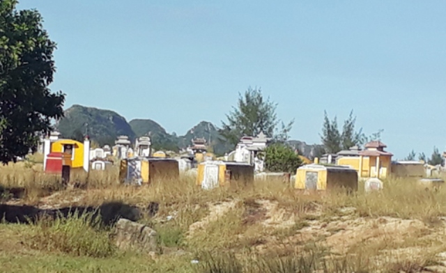 Đà Nẵng sẽ di dời hơn 48.000 ngôi mộ xen kẽ trong khu dân cư của 4 quận, huyện