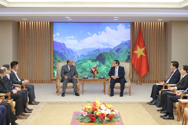 Thủ tướng Phạm Minh Chính tiếp ông Karthik Rammohan, Phó Chủ tịch cấp cao Tập đoàn Lam Research (Hoa Kỳ) và đại diện Công ty Seojin (Hàn Quốc) - Ảnh: VGP/Nhật Bắc