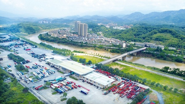 Cửa khẩu đường bộ số II Kim Thành nằm trong Khu Kinh tế cửa khẩu tỉnh Lào Cai