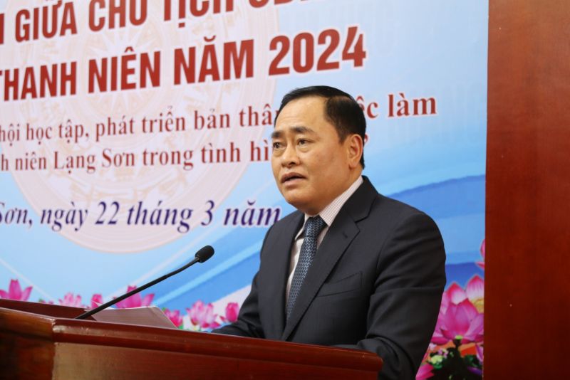 Chủ tịch UBND tỉnh Lạng Sơn Hồ Tiến Thiệu phát biểu tại hội nghị đối thoại với thanh niên