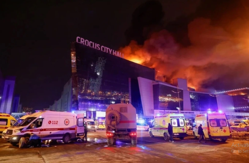 Vụ tấn công gây hỏa hoạn lớn ở khu phức hợp mua sắm và giải trí Crocus City (Ảnh: Reuters).
