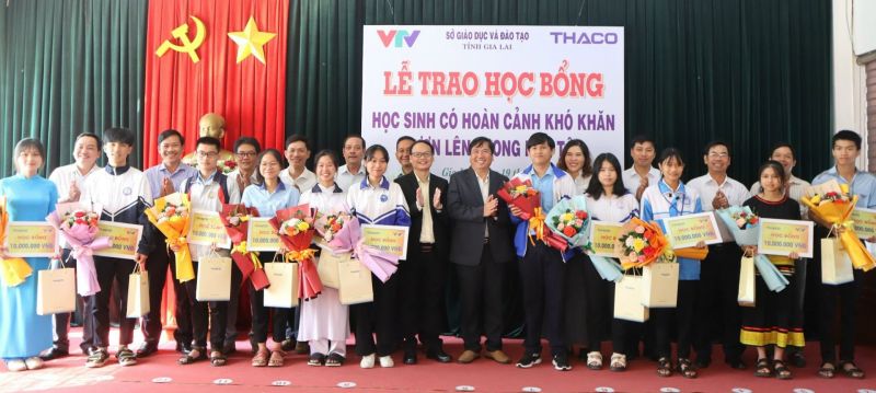 THACO trao Quỹ học bổng Đường lên đỉnh Olympia - quý II năm 2024 tại Gia Lai