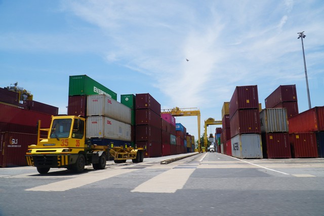 Ngành logistics không chỉ góp phần quan trọng vào sự phát triển kinh tế của Việt Nam mà còn tạo lập mạng lưới vận chuyển hiệu quả, kết nối thương mại trong nước với các thị trường quốc tế,