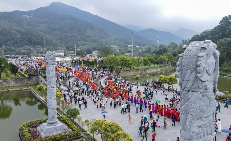 Lễ hội Tây Thiên năm nay thu hút số lượng du khách tới hành hương, chiêm bái.