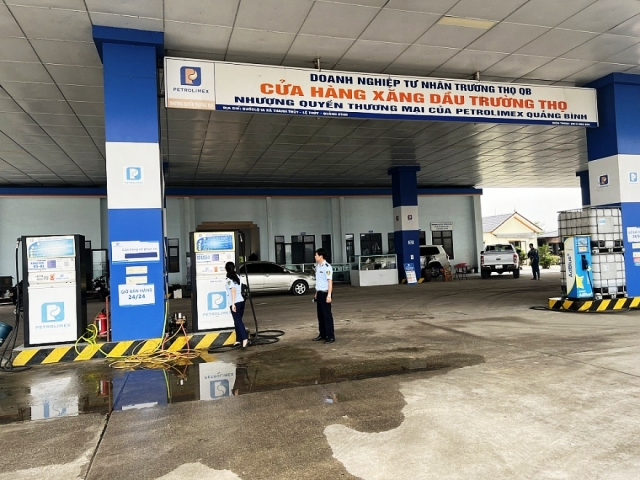 Cục QLTT tỉnh Quảng Bình sẽ đồng loạt kiểm tra 22 thương nhân kinh doanh xăng dầu và cửa hàng bán lẻ xăng dầu trên địa bàn tỉnh.