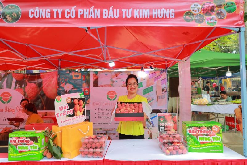 “Trái vải trứng, vải không hạt - cùng với thương hiệu Khim Food, đã theo máy bay vào Sài Gòn, ra cả nước ngoài, đây là điều mình rất tâm đắc” - Nữ CEO Trần Thị Thu Hiền chia sẻ.