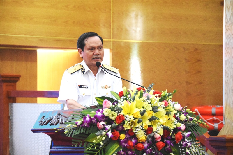 Chuẩn Đô đốc Phạm Văn Luyện, Phó Chủ nhiệm Chính trị Hải quân phát biểu tại hội nghị