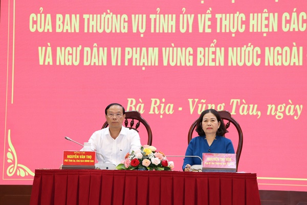 Bà Nguyễn Thị Yến - Phó bí Thư Thường trực Tỉnh uỷ và ông Nguyễn Văn Thọ - Chủ tịch UBND tỉnh đồng chủ trì hội nghị