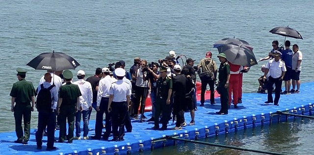 Một góc hình ảnh nghi thức hạ thủy tàu thi đấu.