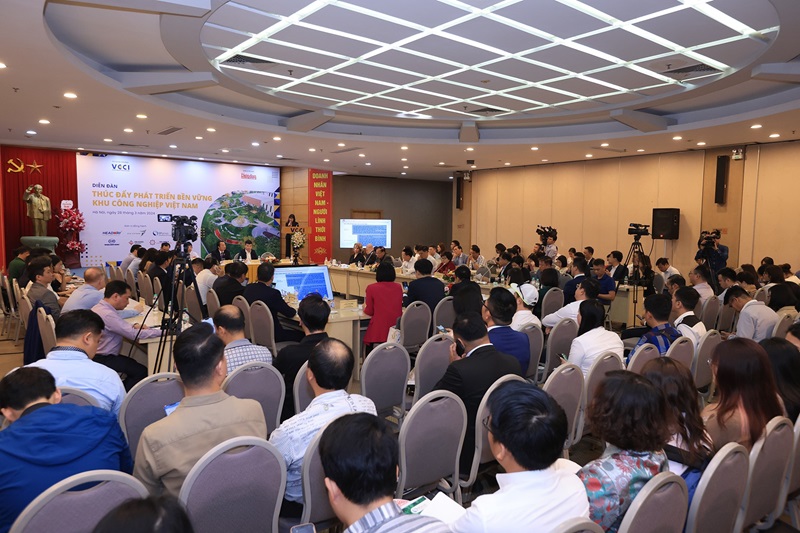 Quang cảnh Diễn đàn Thúc đẩy phát triển bền vững khu công nghiệp Việt Nam