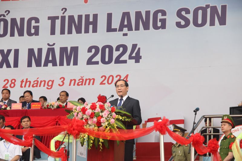 Phó Chủ tịch Thường trực UBND tỉnh Lạng Sơn Dương Xuân Huyên phát biểu tại lễ khai mạc