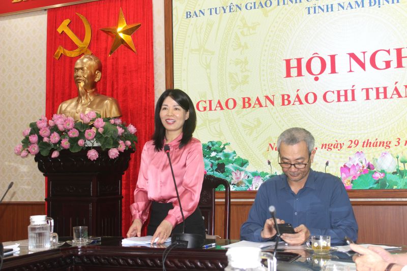 Phó trưởng Ban Tuyên giáo Tỉnh ủy Nam Định, Trần Thị Kim Dung phát biểu tại hội nghị