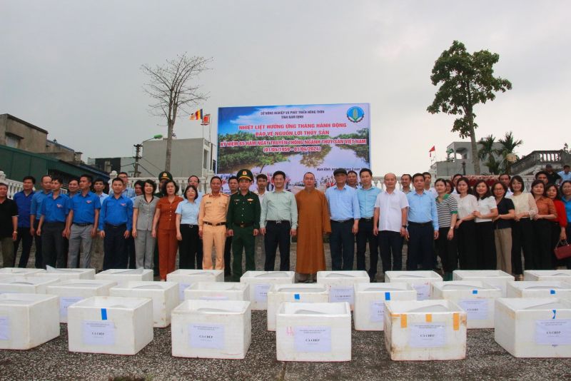 Lãnh đạo UBND tỉnh Nam Định và các sở, ngành... tham dự Lễ phát động tháng hành động bảo vệ nguồn lợi thủy sản