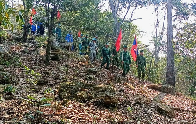 Tuần tra song phương biên giới Việt Nam-Lào và trao đổi thông tin an ninh biên giới liên quan.
