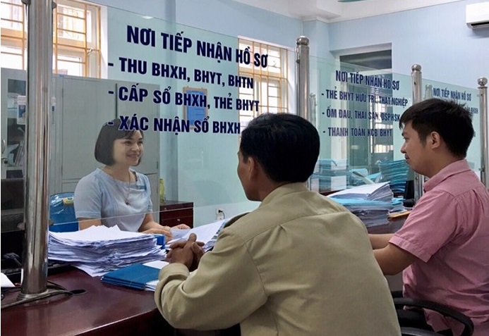 BHXH Việt Nam tiếp nhận hồ sơ của người lao động.