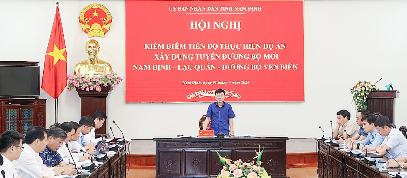 Chủ tịch UBND tỉnh Nam Định, Phạm Đình Nghị chủ trì hội nghị.