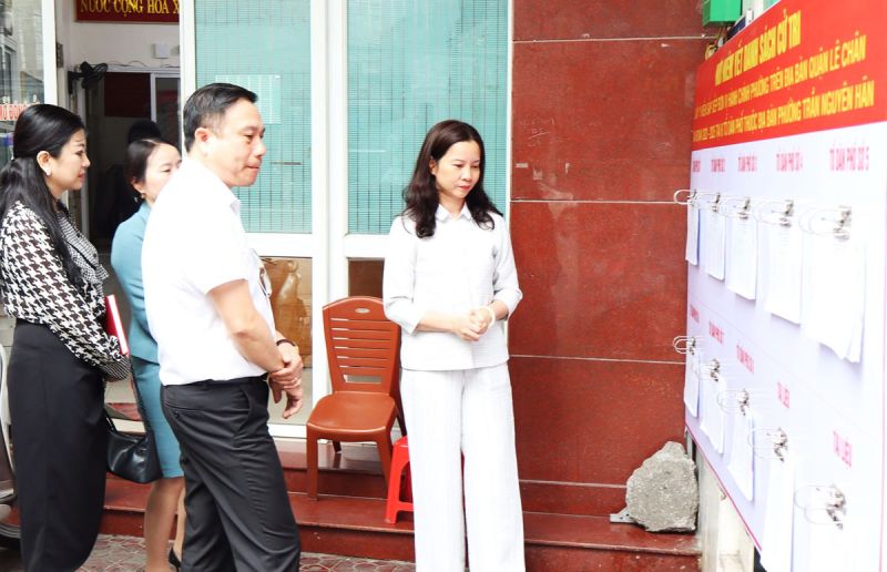 Đồng chí Trần Thu Hương, Bí thư Quận uỷ kiểm tra việc sắp xếp đơn vị hành chính cấp phường tại 1 số phường thuộc quận Lê Chân