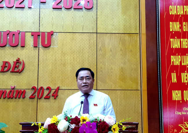 Phó Bí thư Tỉnh ủy Lạng Sơn Hồ Tiến Thiệu, Chủ tịch UBND tỉnh Lạng Sơn trình bày tờ trình giới thiệu nhân sự bầu bổ sung Ủy viên UBND tỉnh Lạng Sơn tại kỳ họp