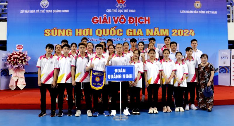 Các thành viên đoàn VĐV Quảng Ninh tham gia giải đấu.