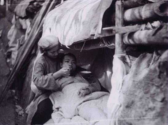 Quân y trong chiến dịch Điện Biên Phủ: Muôn vàn khó khăn, vất vả