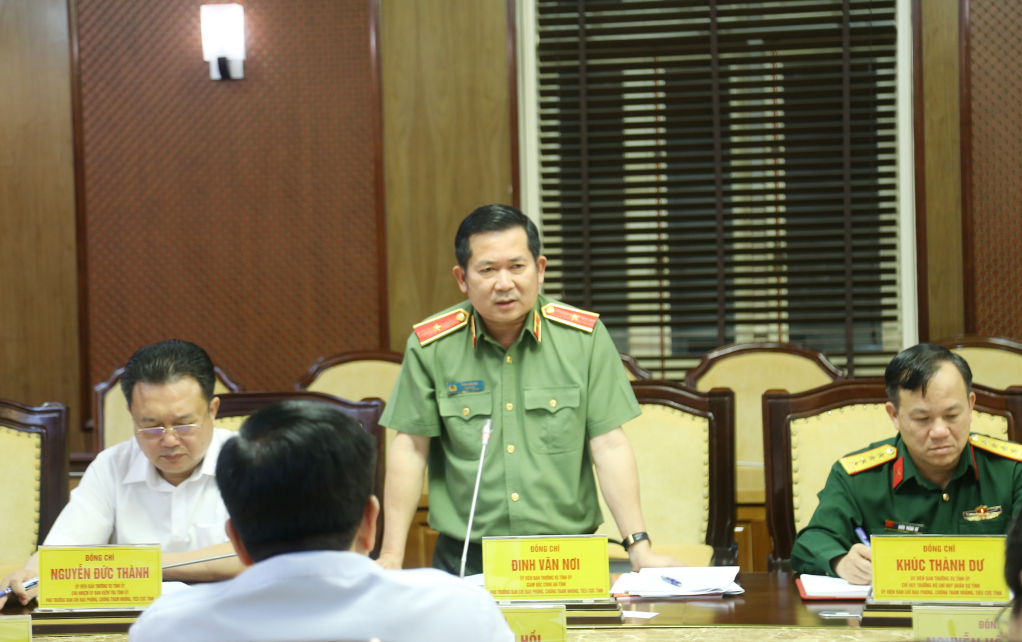 Ông Đinh Văn Nơi, Giám đốc Công an tỉnh, phát biểu tại hội nghị.